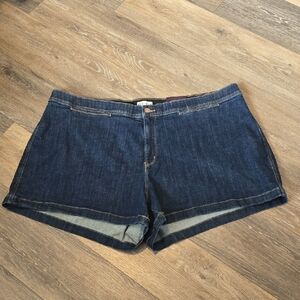 Ava & Viv Women's Size 26 High Rise Fitted Hip & Thigh Smart Shorts New w/ Tags!